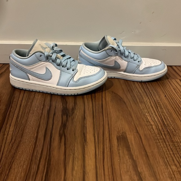 Nike Air Jordan Low, Ice Blue, Y3.5 - Picture 4 of 7